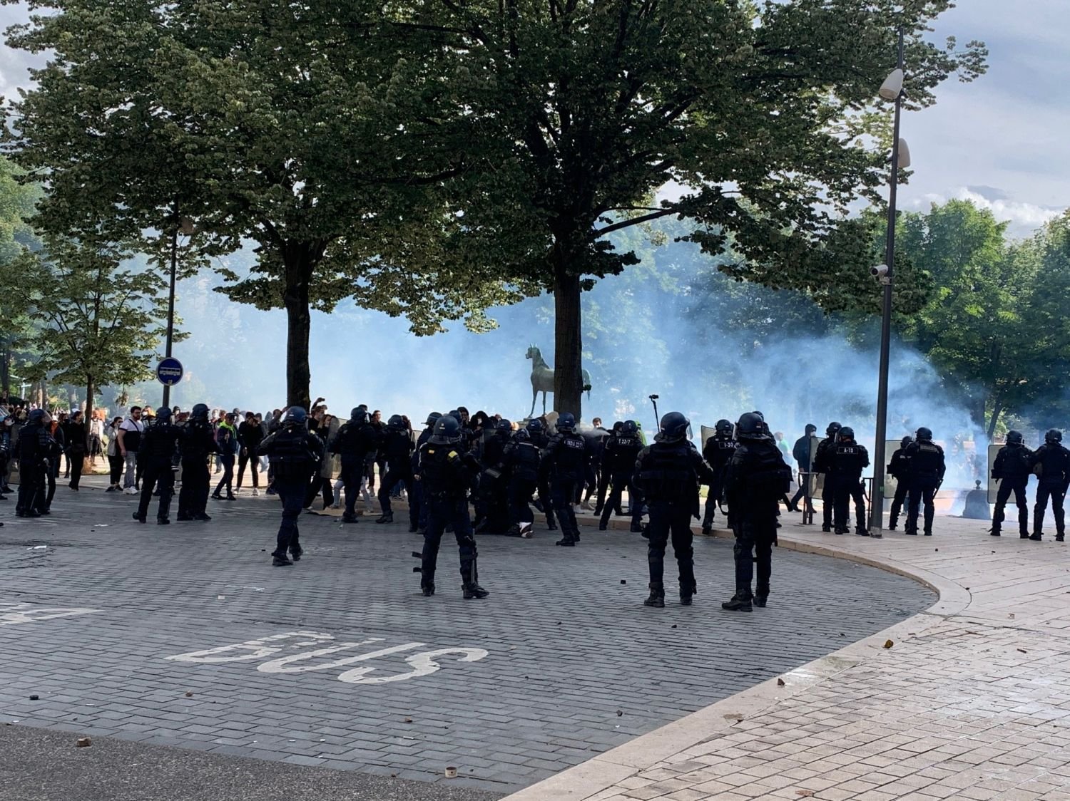 Deux manifestations débordent à Metz et Sarrebruck