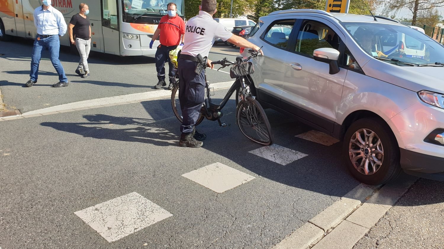 Sarreguemines : un vélo percute une voiture, le cycliste légèrement blessé